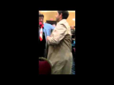 Видео: Миша крадет у фаната плащ XDD