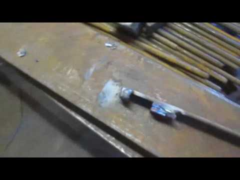 Видео: Самодельная струбцина из полосы за 15 минут.