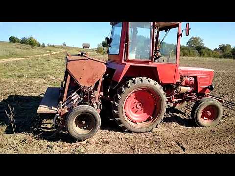 Видео: Т-25 и самодельная сеялка