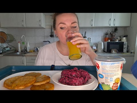 Видео: Мукбанг драники со сметаной #Мукбанг #фудблог