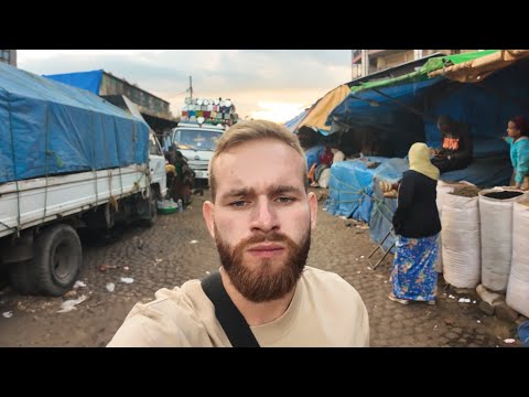 Видео: Белый мистер на самом большом рынке Африки