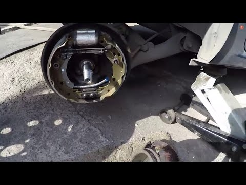 Видео: Замена задних тормозных колодок.Рено.Дачия Логан.204.45мм.