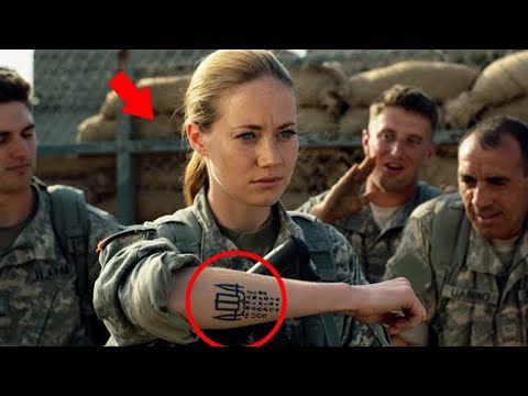 Видео: Они смеялись над татуировкой — пока командир морских котиков не отдал ей честь