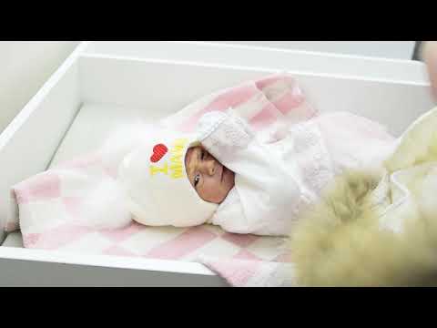 Видео: Выписка из роддома