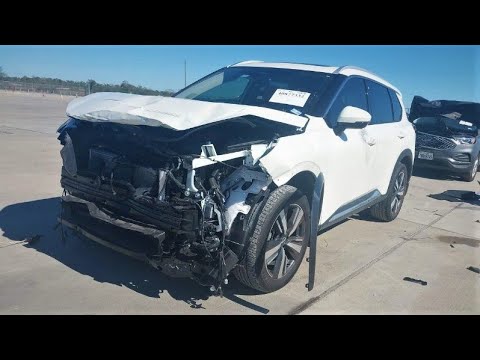 Видео: Nissan Rogue. Третье поколение.  Лобовой.