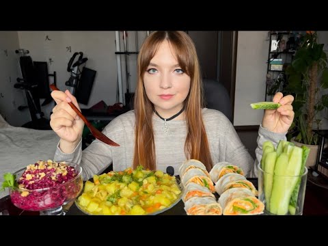 Видео: Мукбанг | Тушеная картошка, рулет, свекла с орехом | Mukbang | Stewed potatoes, roll, beetroot 🍲