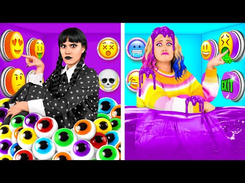 Видео: 1000 загадочных кнопок и только одна тебя спасет Челлендж с Уэнсдей от TeenChallenge