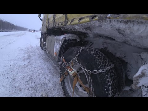 Видео: Не взял подъём! Цепи не помощник #volvo #700дорог #якутия #гололед