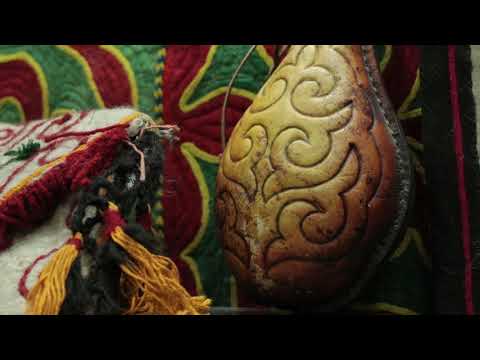 Видео: Ою-өрнектер құпияларымен бөліседі-Орнаменты делятся тайной