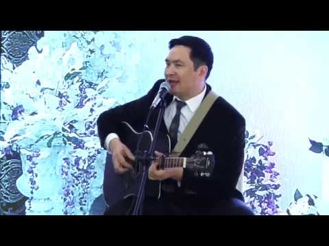 Видео: Аман Ибраев тойдо укмуш ырдаптыр