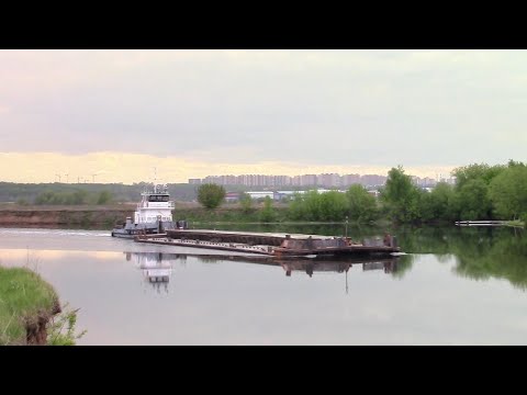 Видео: Буксир-толкач "Механик Савин" с  груженой баржей идёт вверх по Москва-реке!