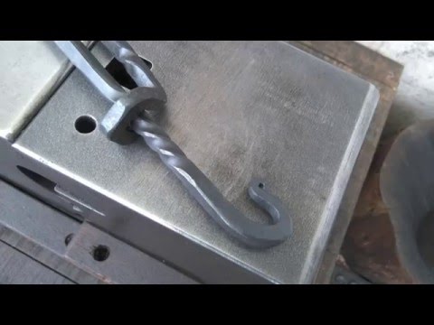 Видео: Кузнечное дело — ковка крюка-бура — клещи GS