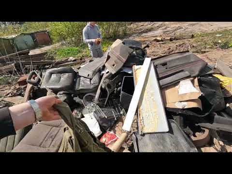 Видео: ЖЕСТЬ Люди бросили всё сносят гаражи