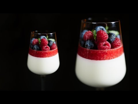 Видео: Мятная сливочная Панна котта с клубничной прослойкой