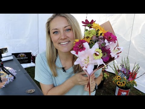 Видео: Пошли на рынок! : Букеты в упаковке за 15 долларов : Flower Hill Farm