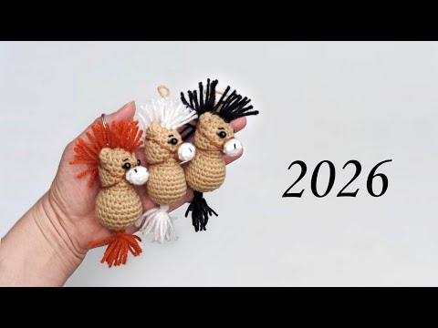 Видео: 💚Как связать крючком брелок-лошадку к Новому 2026 году за 30 минут!💚
