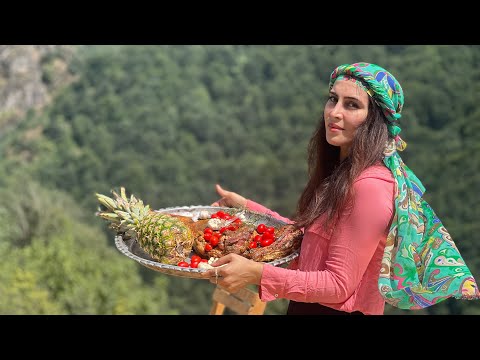 Видео: Приготовление бедра в тандыре с розмарином и овощным соусом в горах!