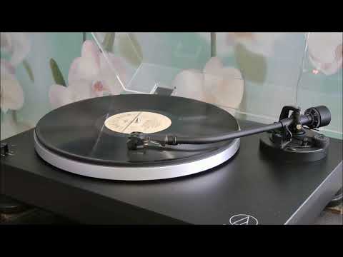 Видео: Пластинка. Весёлые ребята, Юрий Антонов, Александр Градский, в альбоме: Как прекрасен мир. 1972