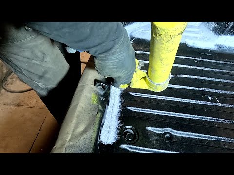 Видео: Нанесение распыляемого герметика на кузовные швы автомобиля!