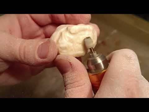 Видео: Нэцкэ "Крот-даймё, пьющий сакэ".