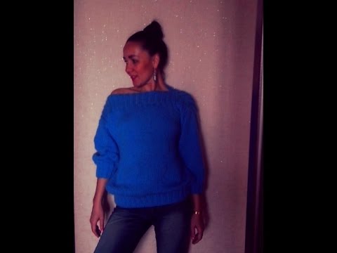 Видео: Свитер объемный со спущенным плечом
