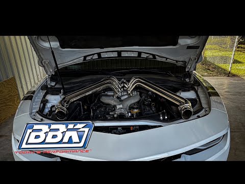 Видео: Camaro 2011 V6 получает заголовки (BBK Headers), часть 1