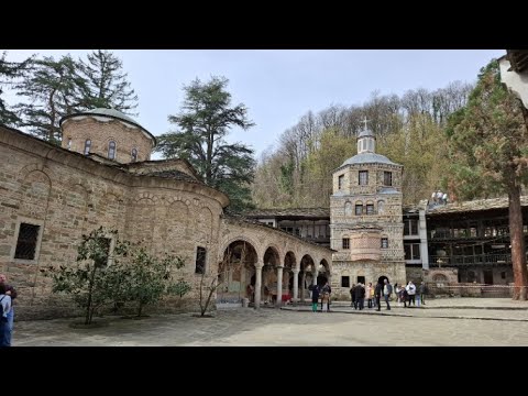 Видео: Въдворяване на новия игумен на Троянската обител - Драговитийския епископ Василий - 2025