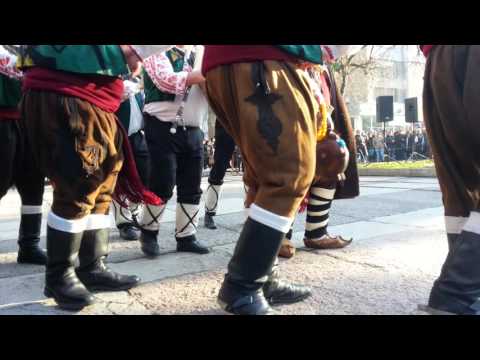 Видео: Коледарска ГРУПА АРХАНГЕЛ МИХАИЛ"