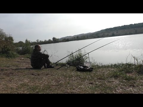 Видео: КАК ЛОВИТЬ КАРАСЯ В ОКТЯБРЕ. Рыбалка на карася на поплавок.