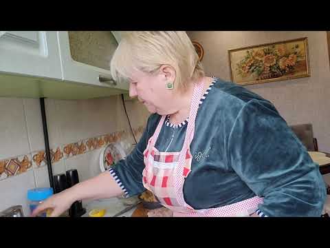 Видео: Из одной скумбрии два блюда. Деревенский суп.