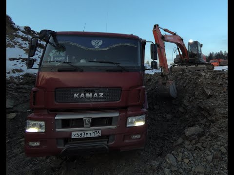 Видео: Обзор ! Камаз 6580 с двигателем ДАЙМЛЕР , меняю масло , каталожные номера расходников !