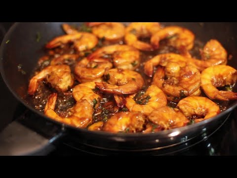 Видео: Королевские креветки жареные  с чесноком в соевом соусе/ King prawns fried with garlic in soy sauce