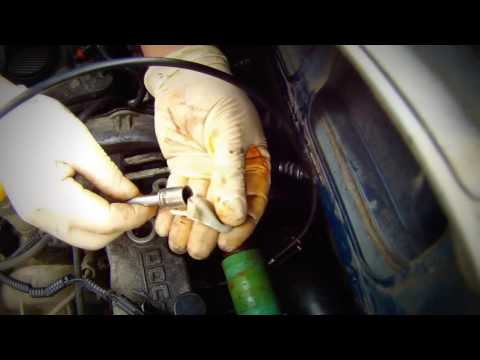 Видео: How to remove a Chrysler Voyager crd thermostat / Как снять термостат Chrysler Voyager crd