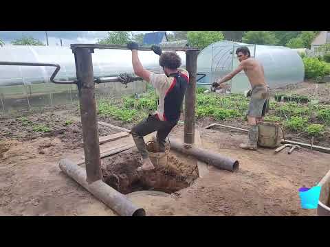Видео: Колодец на 12 колец. Копка колодца Полоцк, Новополоцк.