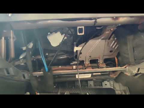 Видео: Замена моторчика заслонки отопителя Ford Explorer 5