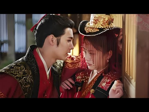 Видео: Две пары прошли через множество трудностей, чтобы добиться успеха, и вместе сыграли свадьбу.🍬#china