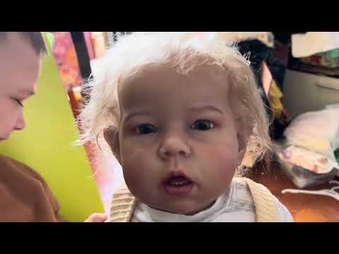 Видео: Распаковываем малыша Лиама. Болтаем.