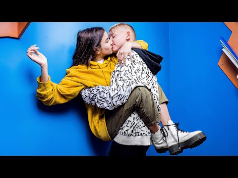 Видео: МЛАДШЕКЛАССНИК ВТЮРИЛСЯ В СТАРШЕКЛАССНИЦУ!!!