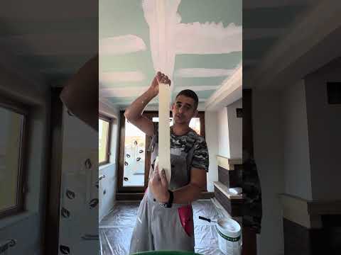 Видео: Поставяне на хартиена лента между таван и стена