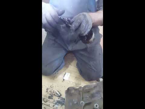 Видео: СНЯТИЕ ПОРШНЕЙ И СНЯТИЕ КОЛЕНВАЛА bmw e36  M40