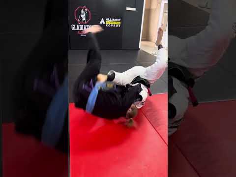 Видео: Yoko tomoe nage - бросок с упором стопы в живот