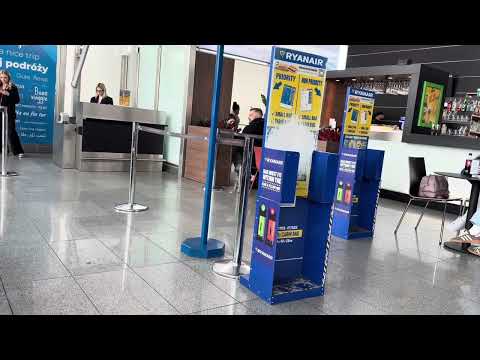 Видео: Ryanair оштрафували за ручну поклажу