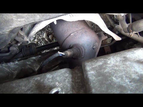Видео: Датчик кислорода Toyota Sienna 2004 года, ряд 1, датчик 1. Попробуйте сначала снизу. Как заменить...