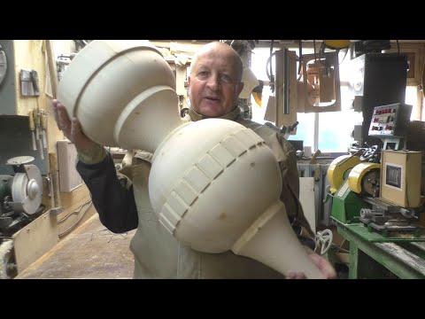 Видео: Огромная нога для консольного стола.