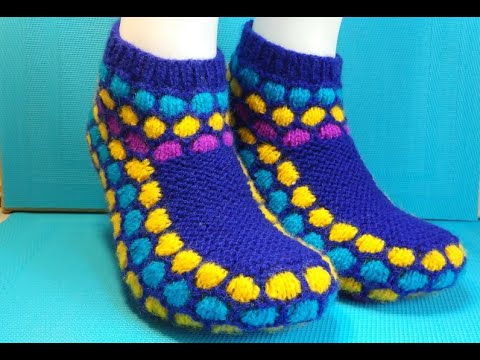 Видео: Яркие тапочки спицами/ следки на большой размер #678