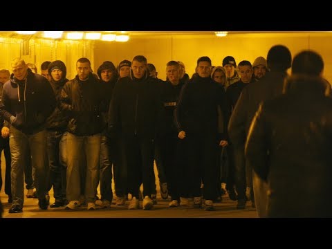 Видео: Околофутбола -  Футбольные фанаты (лучшие моменты)