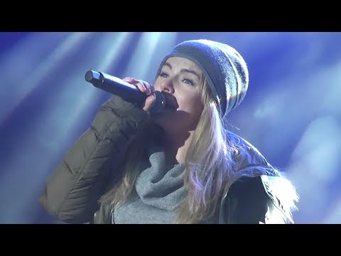 Видео: Julia Volkova - Следуй за мной (05.11.2017) (Live)