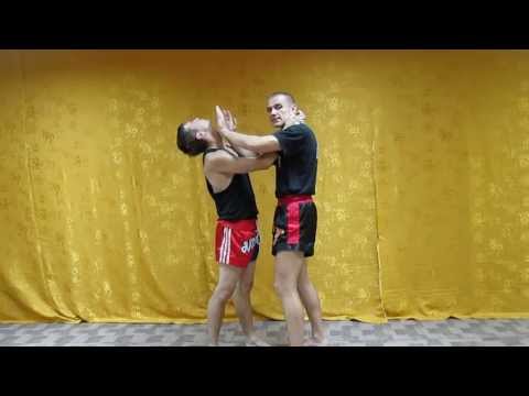 Видео: Тайский бокс видео - Жесткий удар с разрыва клинча