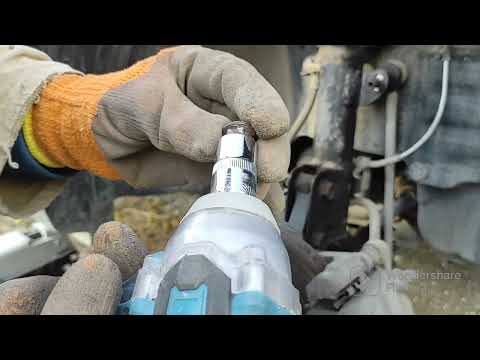 Видео: Опыт при замене опор стоек Suzuki Hustler.