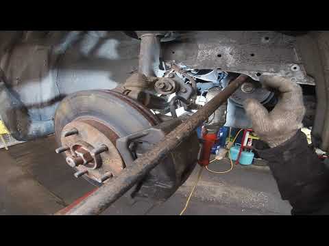 Видео: Как заменить насос ГУР Nissan Primera @@@